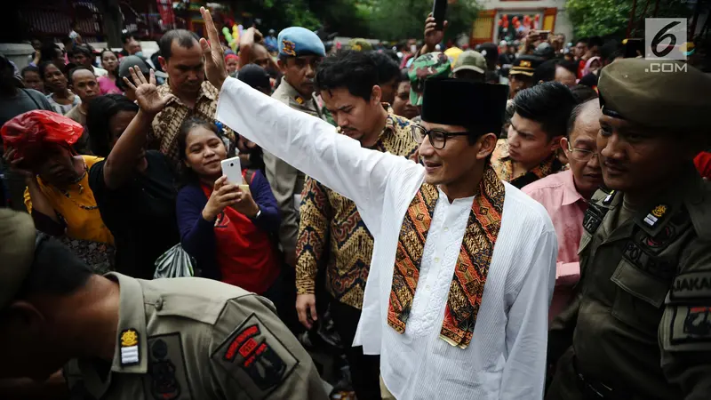 Sandiaga Uno Sambangi Vihara Dharma Bakti