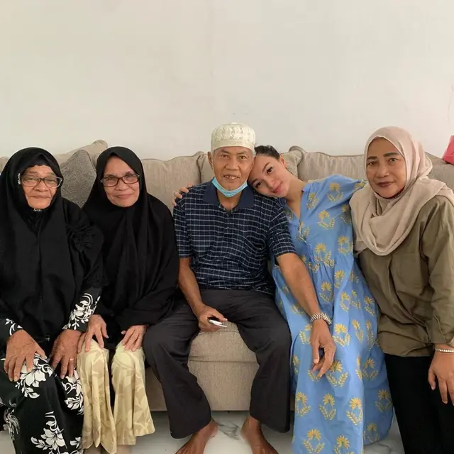 Momen Kebersamaan 5 Pedangdut Tanah Air Dengan Mertua