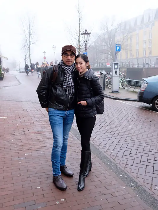 Hal tersebut terjadi lantaran sang suami tidak ingin menjadi sorotan orang banyak. (Foto: instagram.com/bungazainal05)