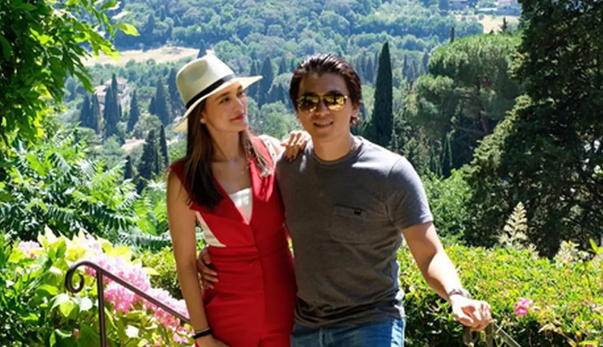 Pada lebaran tahun ini, presenter dan pemeran Luna Maya mengisi libur lebaran di Italia. Bersama dengan kekasihnya, Reino Barack, Luna ke Italia sekaligus memenuhi undangan pernikahan rekannya. (Instagram/lunamaya)