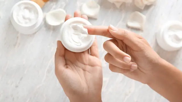 Tips Perawatan Kulit Kombinasi, Perhatikan Area T-Zone Juga Yuk!