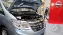 Penampilan bagian depan New Nissan Serena 2015, Jakarta, Jumat (13/3/2015). Foto diambil saat peluncuran di kawasan Pondok Indah. (Liputan6.com/Helmi Afandi)