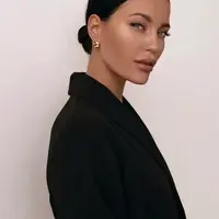 Praktis dan stylish, gaya rambut yang mudah diaplikasikan siapapun, seru dipadu dengan ragam gaya fashion untuk tampilan yang lebih trendi. [foto: Pinterest]