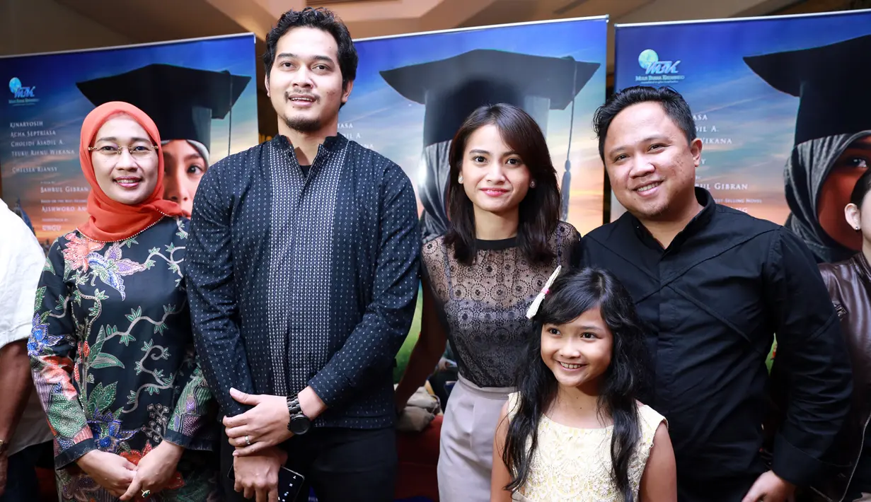 "Dengan film ini, kami berharap dapat menjadi inspirasi para ibu di Indonesia untuk terus mendukung anak atau buah hatinya meraih pendidikan setinggi mungkin," ujar Sahrul Gibran, sutradara film Mars. (Adrian Putra/Bintang.com)