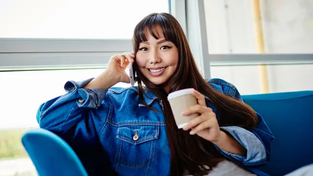 menelepon smartphone ponsel denim