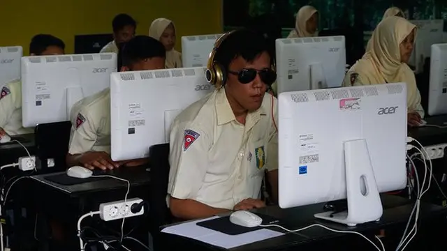 Firdaus Ismail, Siswa Tunanetra Pertama di Indonesia yang Ikut UNBK Tingkat SMP