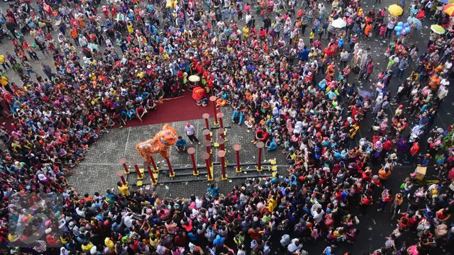 20160208-Ribuan Warga Semarang Saksikan Aksi Barongsai