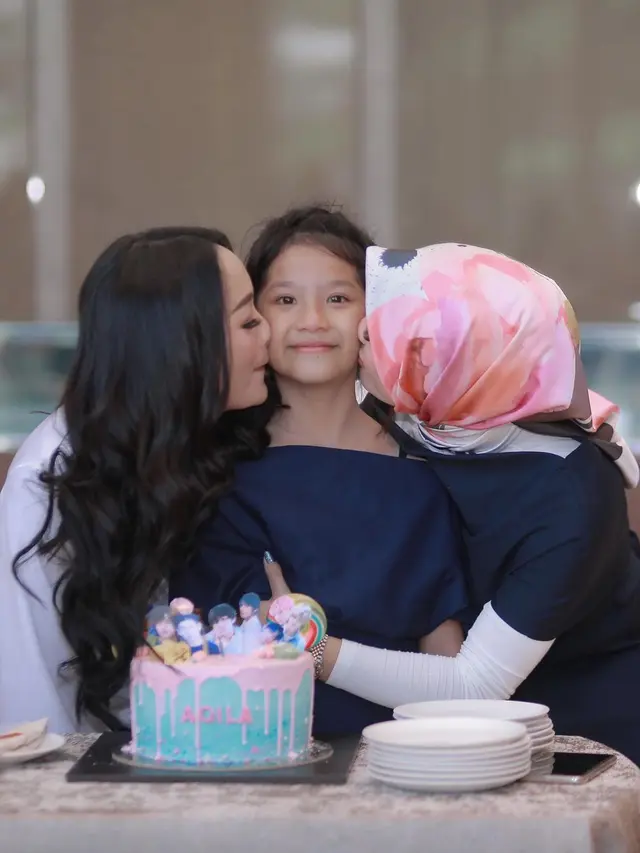 7 Potret Akrab Zaskia Gotik dan Imel PC di Ultah Anak, Curi Perhatian