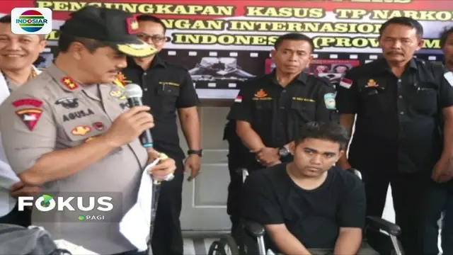 Dua kurir narkoba jaringan internasional yang akan mengedarkan 14 kg sabu di Medan ditangkap polisi. Satu di antaranya tewas ditembak saat berusaha kabur.