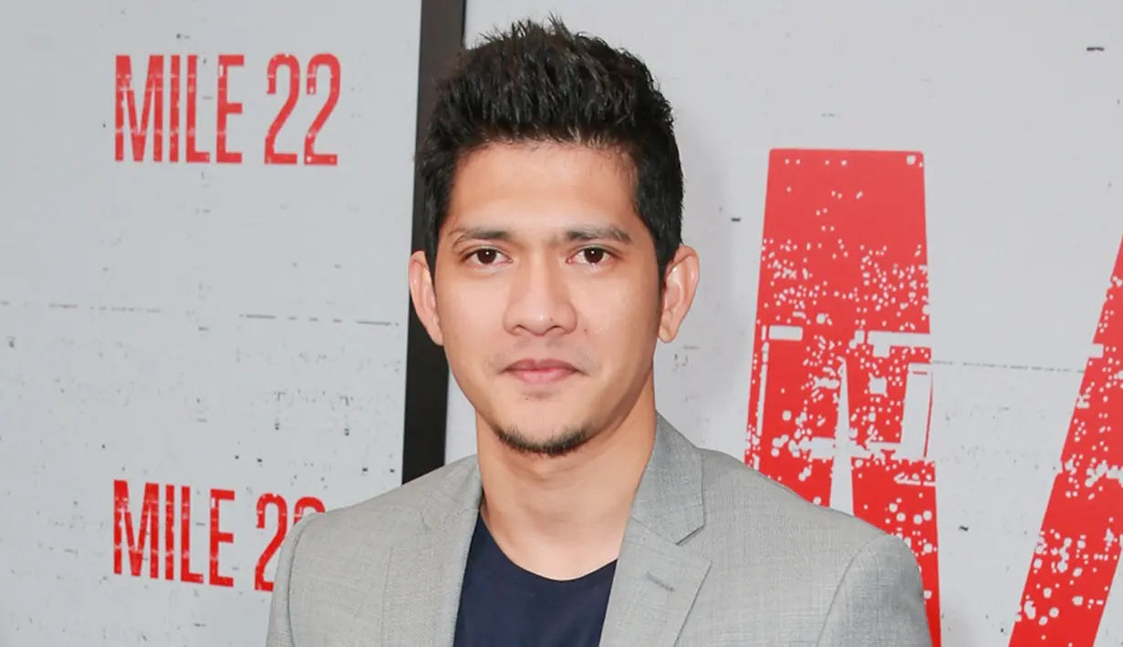 Aktor Indonesia, Iko Uwais memeriahkan acara gala premier film Mile 22 di Los Angeles, Kamis (9/8). Iko Uwais berperan sebagai polisi Indonesia yang bekerja sama dengan agen CIA dalam film besutan Peter Berg tersebut. (Rich Fury/Getty Images/AFP)
