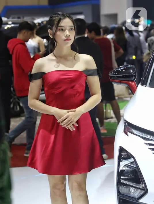 Kehadiran para usher atau SPG cantik menjadi penyegar mata bagi pengunjung GIIAS 2023. (Liputan6.com/Angga Yuniar)