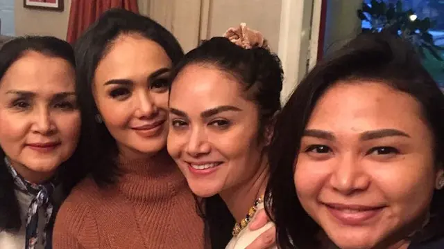 6 Potret Krisdayanti Tanpa Makeup, Bikin Pangling