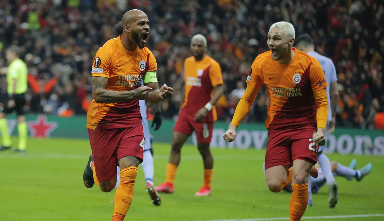 Barcelona mendapatkan kejutan besar pada menit ke-28, di mana gol yang dicetak Marcao berhasil membuat tuan rumah unggul 1-0. (AP Photo)