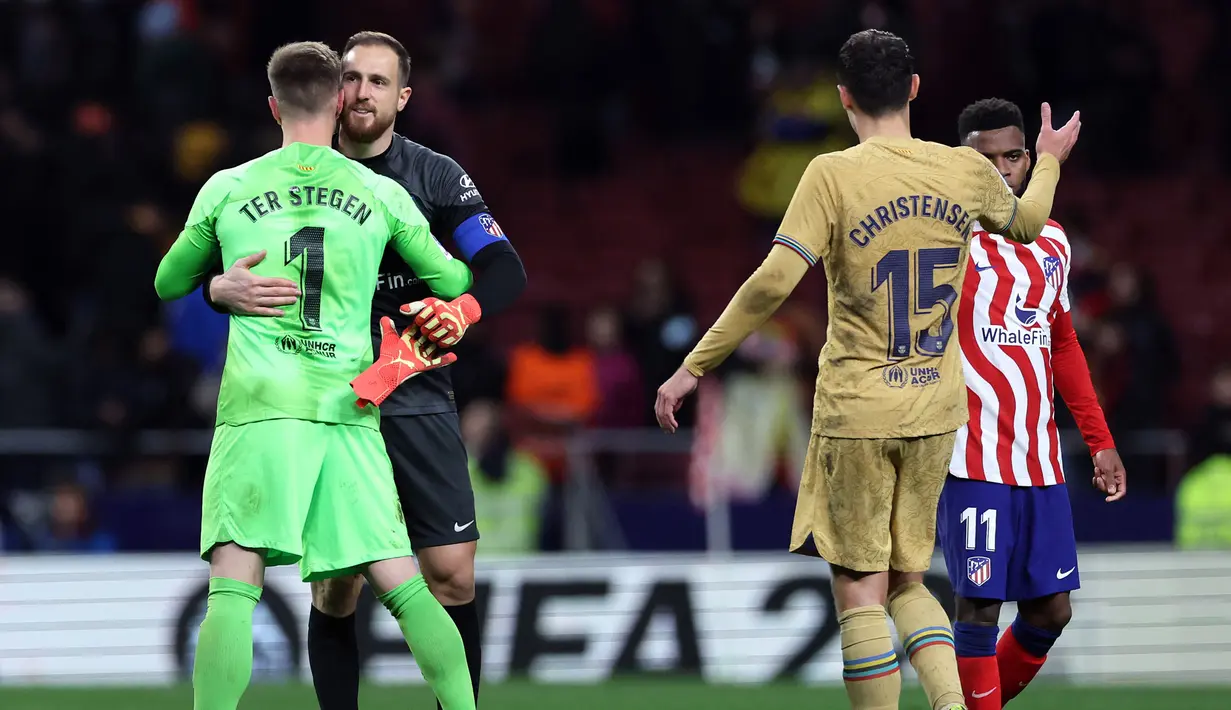 Kemenangan Barcelona 1-0 itu membuat Blaugrana berhasil mengambil alih puncak klasemen dari Real Madrid dengan raihan 41 poin, atau terpaut tiga angka. Sementara itu, Atletico Madrid berada di urutan kelima dengan 27 poin. (AFP/Pierre-Philippe Marcou)