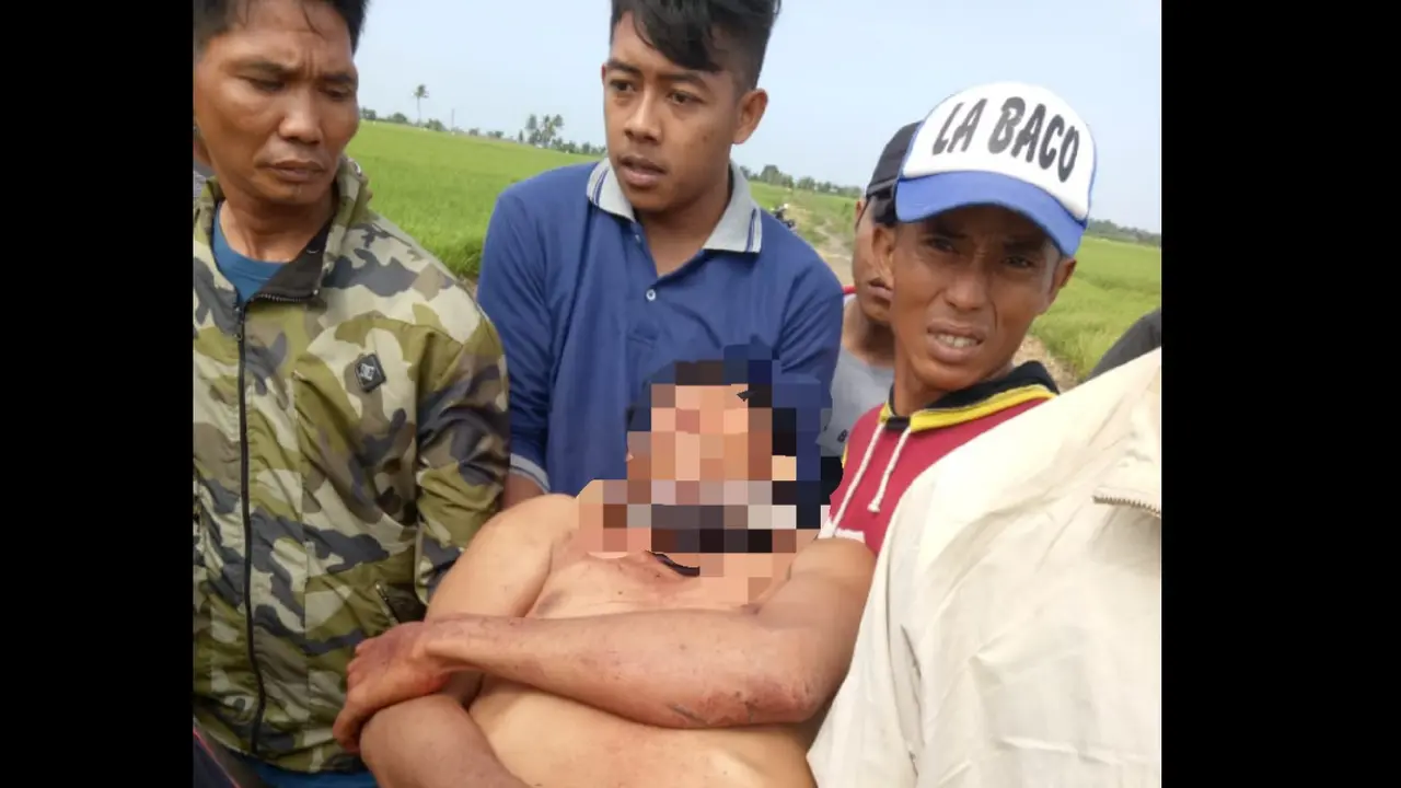 Darmawan saat dievakuasi oleh warga (Fauzan/Liputan6.com)