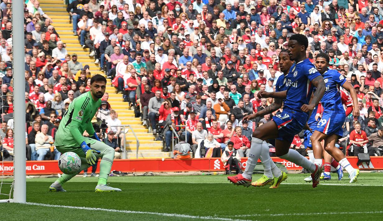 Sayangnya, kedudukan 1-0 tak bertahan lama. Enzo Fernandez mampu mencetak gol penyeimbang dari tendangan bebas pada menit ke-35. (AFP/Peter Powell)