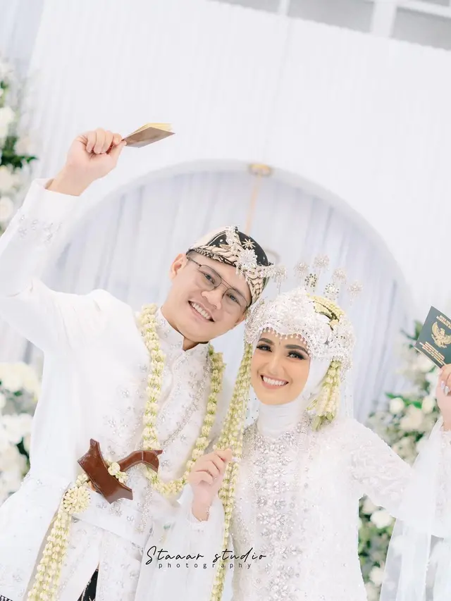 Potret pernikahan Nadya Mustika dengan Iqbal Rosadi (Sumber: Instagram.com/@nadyamustikarahayu)