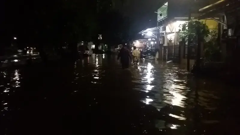 Diguyur Hujan Deras Semalaman, Perumahan Rawalumbu Bekasi Banjir 1 Meter