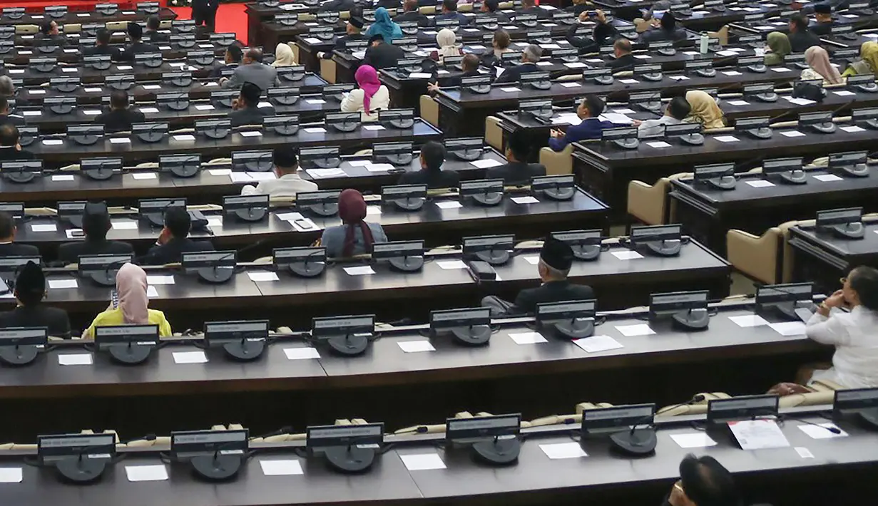 Persetujuan itu diambil setelah sebelumnya seluruh fraksi dan kelompok DPD menyampaikan pandangan akhir terhadap materi dua rancangan putusan tersebut. (merdeka.com/Arie Basuki)