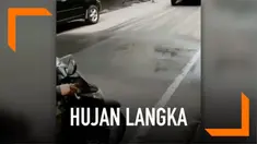 Warga dihebohkan dengan munculnya hujan seluas 1 meter di Binjai, Sumatera Utara.