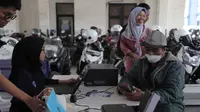 Kementerian Perhubungan di Kota Tangerang menggelar mudik gratis lebaran 2024. Saat ini, sebanyak 3.400 calon pemudik telah mendaftar dan diverifikasi untuk program Mudik Gratis. (Liputan6.com/Pramita Tristiawati).