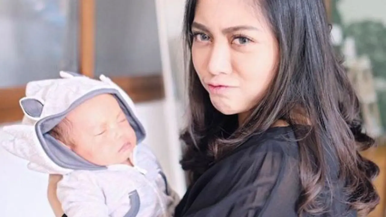 [Bintang] 5 Potret Menggemaskan Anak Rachel Vennya