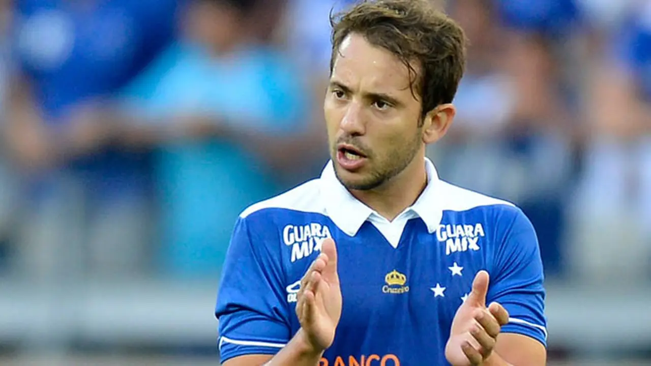 everton-ribeiro-131206b.jpg