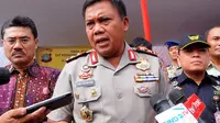 Kapolda Metro Jaya Irjen Pol Dwi Priyatno saat memberikan keterangan kepada wartawan di areal bandara Soekarno-Hatta, Tangerang, Kamis (19/6/14). (Liputan6.com/Faisal R Syam)