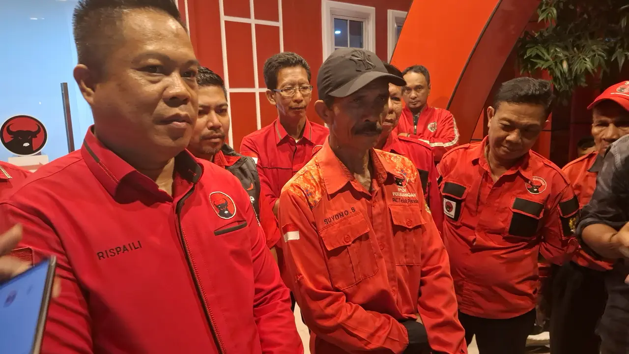 Ris Paili saat diwawancarai usai mengikuti uji kelayakan dan kepatutan di PDIP Lampung sebagai balon Bupati Pesawaran. Foto : (Liputan6.com/Ardi).