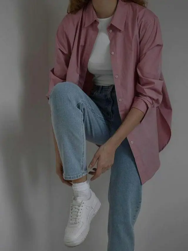 Perpaduan Baju Pink dan Celana Denim