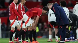 Manchester United harus mengakui keunggulan Fulham lewat dengan skor 3-4 adu penalti setelah bermain imbang 1-1 pada waktu normal. (Darren Staples/AFP)