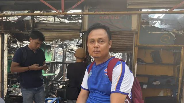 Kisah pedagang Pasar Taman Puring yang kiosnya habis dilumat api.