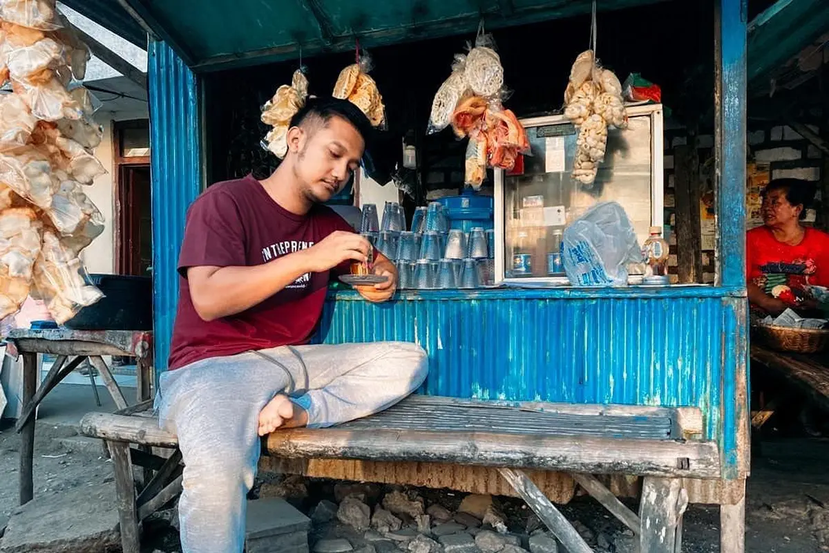Dituduh Pansos soal Gala Sky, Ini 6 Potret Gaya Sederhana Tom Liwafa