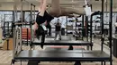 Tak hanya aktif berolahraga di luar ruangan saja. Namun, Aaliyah Massaid juga memiliki tubuh yang fleksibel berkat latihan pilates yang dijalani. (Liputan6.com/IG/@aaliyah.massaid)