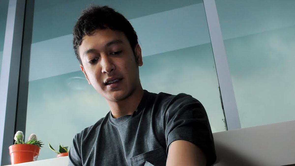 Dimas Anggara, Dari Kena Tahi Kerbau Sampai Renang di Danau Toba