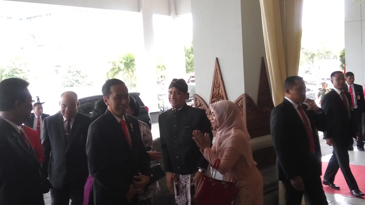 Jokowi Hadiri Pernikahan Putri Mensesneg di Yogyakarta