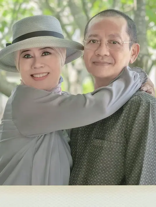 Dewi Yull dan Suami (Instagram/dewiyullofficial)