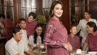 5 Potret Detail Gamis Motif Luna Maya yang Anggun, Cocok untuk Sambut Ramadan