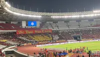 Koreografi dari La Grande Indonesia saat final Piala AFF U-23 2025 di Stadion Utama Gelora Bung Karno, Jakarta yang mempertemukan Timnas Vietnam U-23 Vs Timnas Indonesia U-23, Selasa (29/7/2025). (Bola.com/Hery Kurniawan)