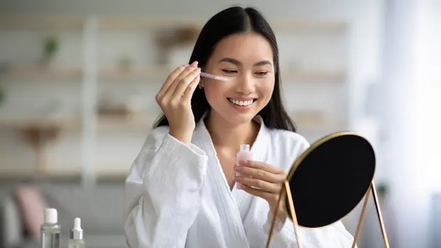 Trik Mengatasi Purging Saat Menggunakan Skincare dengan Kandungan Retinol
