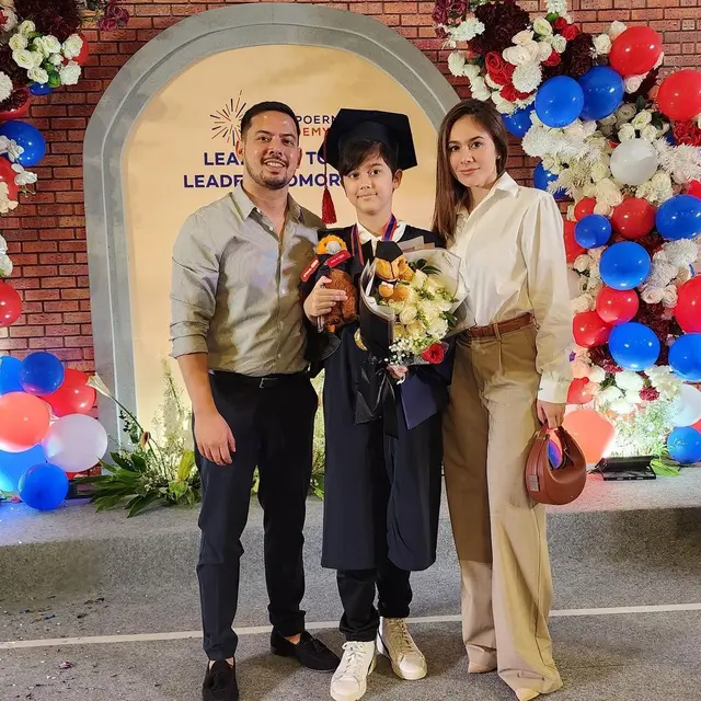 10 Gaya Artis Hadiri Wisuda Anak di 2023, Ussy Sulistiawaty hingga Wulan Guritno