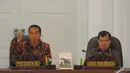 Presiden Jokowi memberikan arahan kepada para Menteri Kabinet Kerja saat sidang perdana di Kantor Presiden, Jakarta, Senin (27/10/2014). (Liputan6.com/Herman Zakharia)