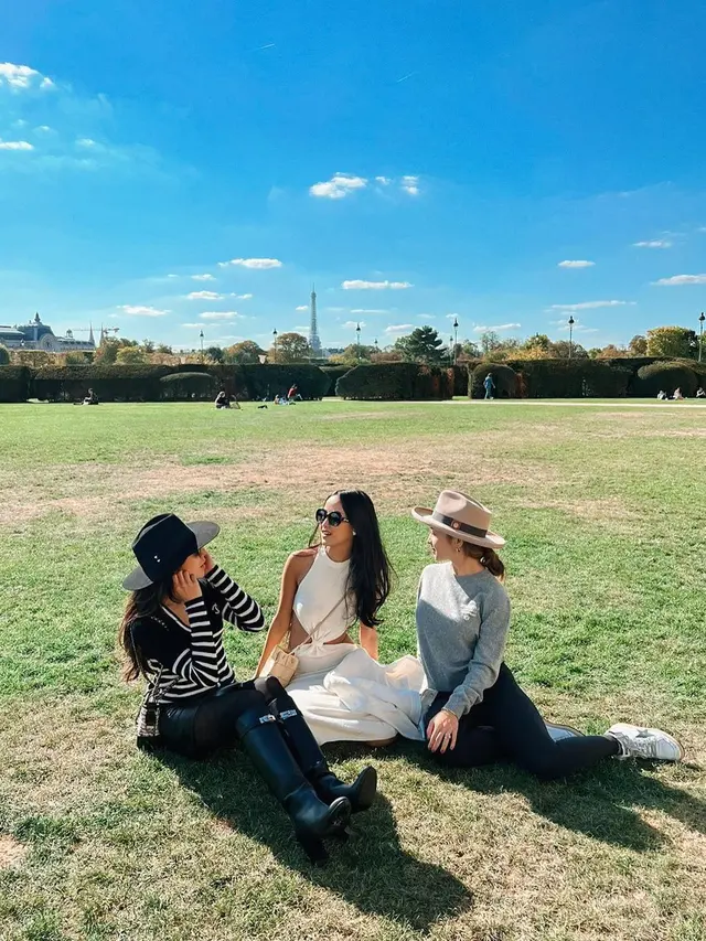 6 Potret Nikita Willy Liburan ke Paris, Penampilannya Bak ABG