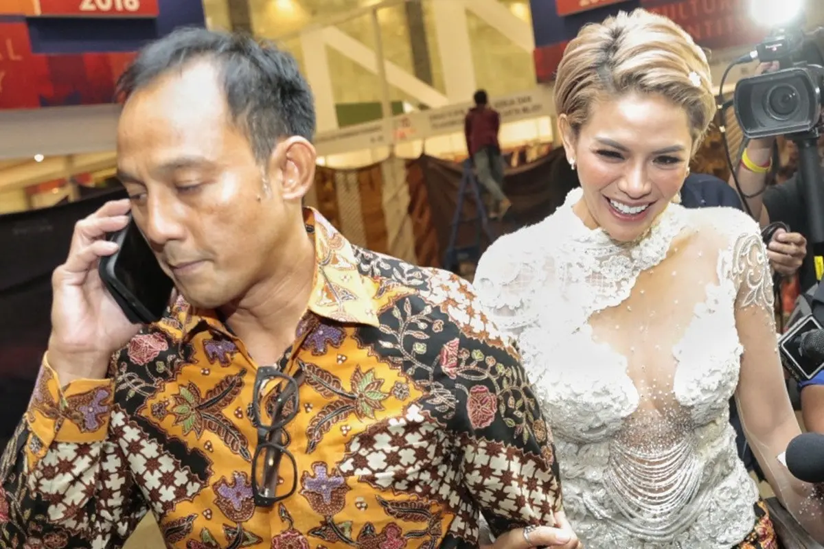 [Bintang] Nikita Mirzani dan Dipo Latief