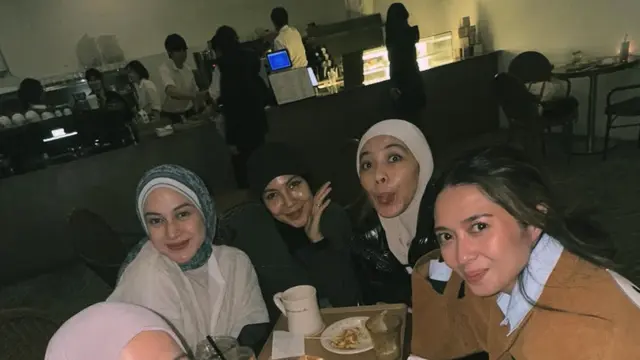 Nina Zatulini Liburan ke Korea Selatan pamer baby bump. [@natasharizkynew]