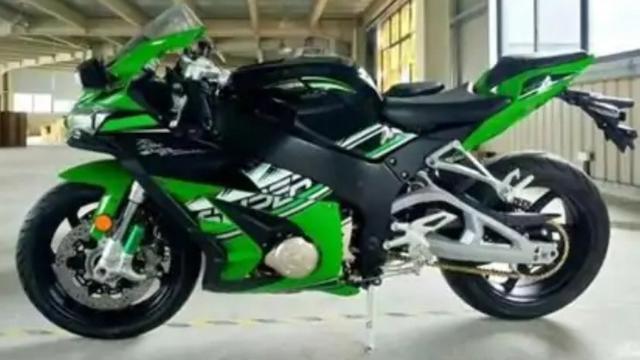 Motor Tiongkok Finja 500 yang menduplikasi Kawasaki Ninja ZX-10R