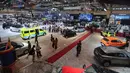 Pengunjung menyaksikan deretan mobil terbaru saat Exclusive Media Day GAIKINDO Indonesia International Auto Show (GIIAS) 2026 di Indonesia Convention Exhibition (ICE) BSD City, Tangerang, Rabu, 29 Juli 2026. (KLY/ Budy Santoso)