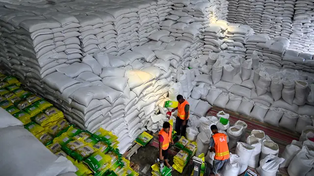 Aman, Stok Beras untuk Korban Banjir dan Longsor di Sumatra