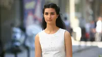 Artis Cantik Turki Ini Ucapkan Idul Fitri 2017