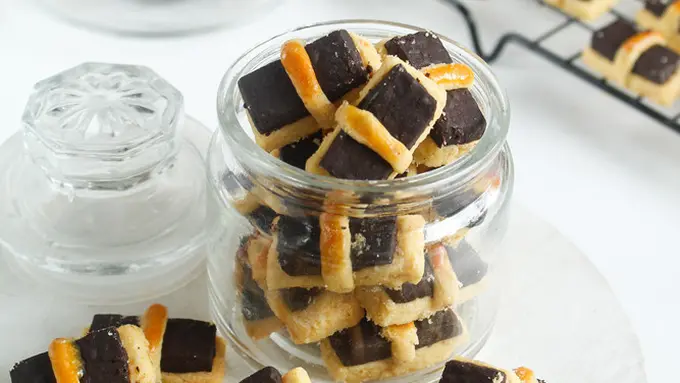 kue kering stik coklat